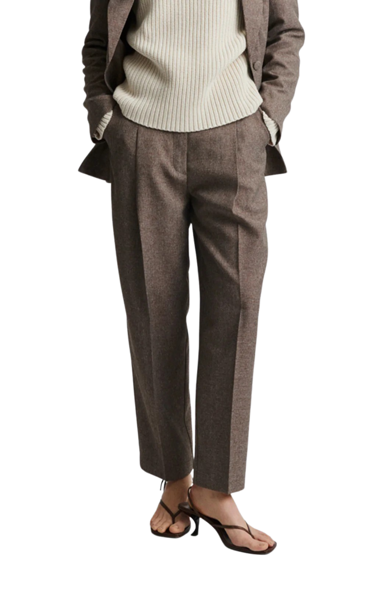 stylein-minimamalistic-scandinavian-timeless-swedish-design-womenswear-classics-classic-berga-trousers-fw22-brown-twill-cropped